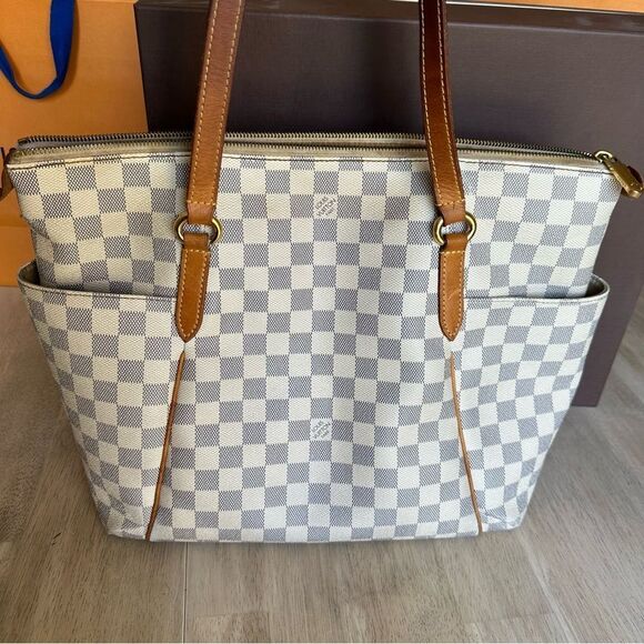 Louis Vuitton Damier Azur Totally MM Bag - Picture 1 of 14